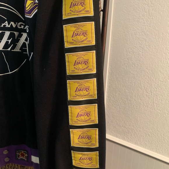 Men’s Lakers Jacket - Picture 8 of 15
